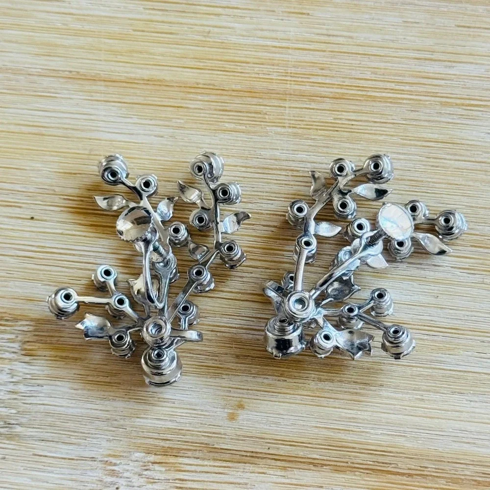 Jeweled floral Earrings VTG Screw back silver clear Crystal Rhinestone snowflake